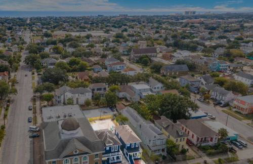 Cozy Home Near Downtown with a Pool and Fire Pit - Foto 30
