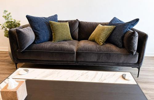 Designer 1 Bedroom Condo in Silver Lake - Photo 3