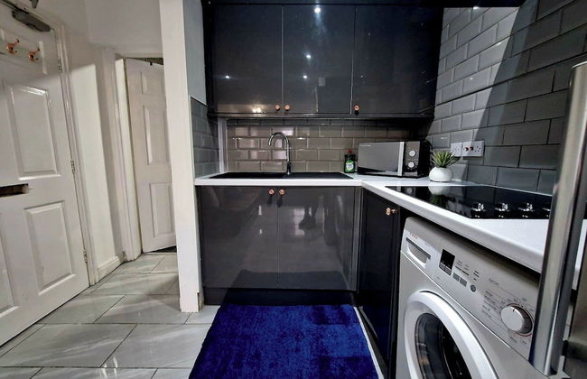 Seaside Bliss Apartment for Style and Comfort - Photo 14