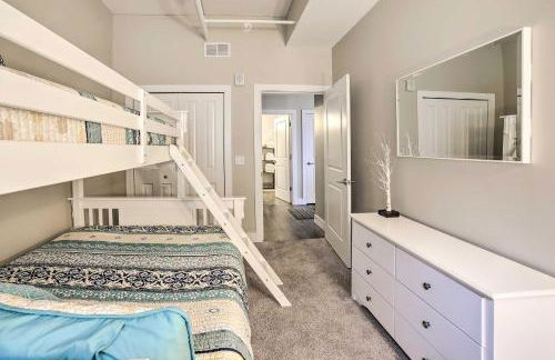 Luxe Manistee Condo with Balcony and River Views! - Foto 20