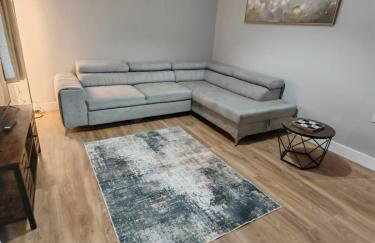 Bright 4BR Home, Outdoor Garden, Easy Parking - Foto 8