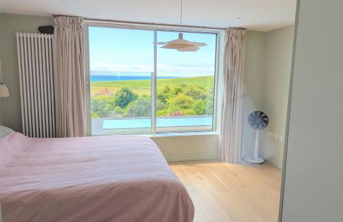 Sea View Villa with Huge Garden & Table Tennis - Foto 5