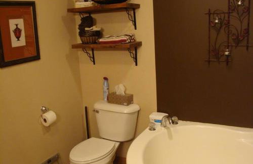 4 Bedroom/2 Bath Home 20 Acres of Woods - Hot Tub - Foto 9