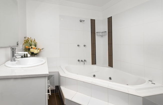 Khione 1 - Modern & spacious with views towards Lake Jindabyne & the mountains beyond - Foto 14