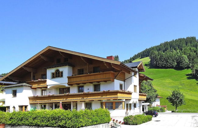 Apartment in Filzmoos Near Ski Amade - Photo 1