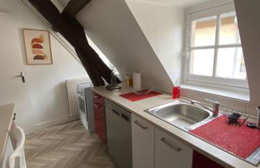 Le Tertre - Quartier cathédrale - Parking privé inclus - Foto 10