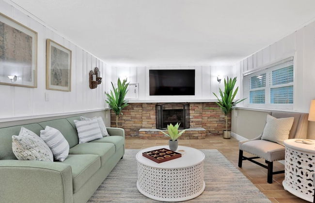 Kiss the Wave - Spacious 4BR 3BA w Pool hot tub - Foto 25