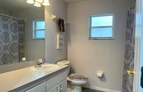 Room 3 - Cozy Queen (Shared Bathroom) - Foto 5