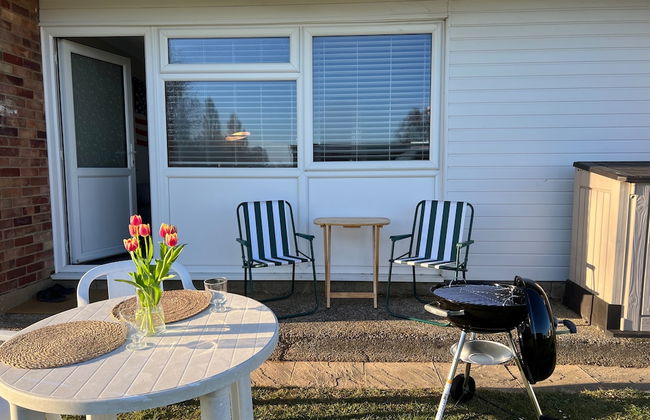 Beach Chalet - 2 Bedrooms - 4 Guests - Parking - Foto 1