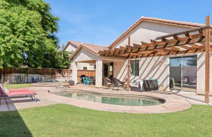 Desert Oasis w Pool Spa BBQ Outdoor Dining Under the Palms Calle Tolosa by AvantStay - Foto 35