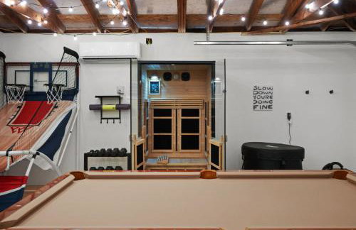 NEW Retro Escape 70's Vibes Wellness Game Room - Foto 2