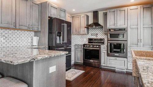 Cheerful Sister Lakes 4 BDR Lake House with Hot tub - Foto 5