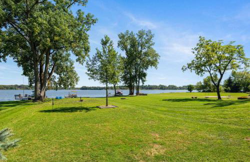 Lakefront Home on Pike Lake with Private Dock and Firepit - Foto 25