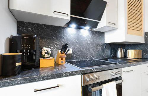 cruwzo I Modern Centrally Located Apartment with Parking Modern Centrally Located Apartment with Parking - Photo 36