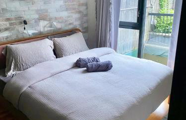 Bright 2-Story Brooklyn Oasis w Patio & Fire Pit - Foto 1