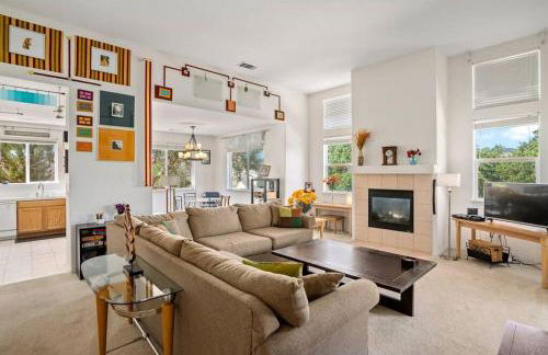 Manzanita Manor-Whimsical art & near downtown - Foto 3