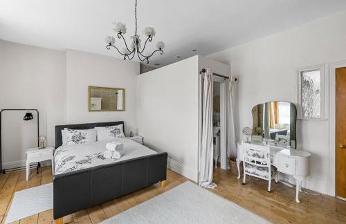 Sleeps 7 Large 4 Bed Town House for Contractors & Families & Friends in Great Central Location - Foto 33