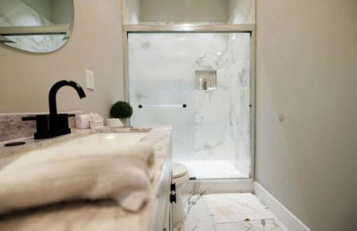 The Entertainment House Sleeps 8 Near Mall - Foto 43