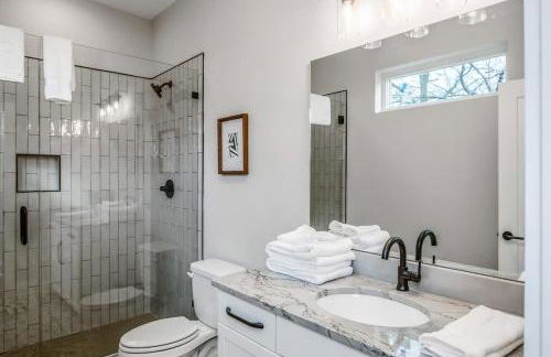 Stylish Nashville Home - Rooftop Deck - Hot Tub - Photo 26