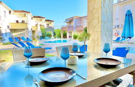 Phoebes Place At Kalamaki Court, 2 Bedroom Villa With A Shared Pool - Foto 1