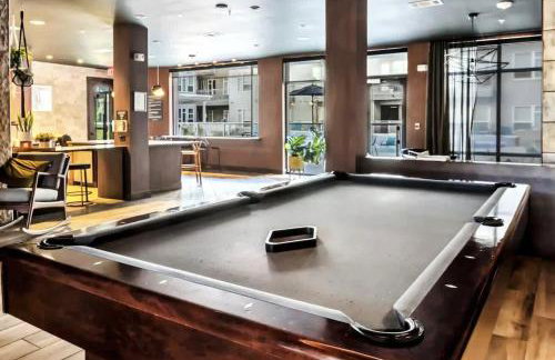 Modern 1BR Chic Retreat Pool Gym Parking - Foto 13