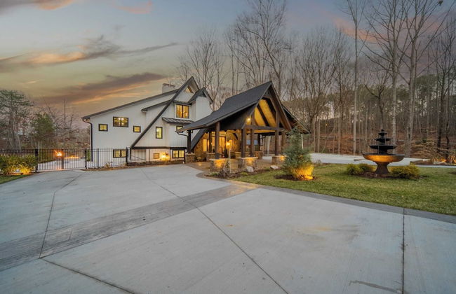 Take it to the Bank! by Avantstay New Pool + Hot Tub Sleeps 16 - Foto 13