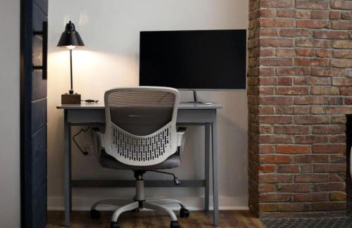 HostWise Stays - The Larryville - Amazing Bathroom, Perfect Location, Custom Build - Foto 8