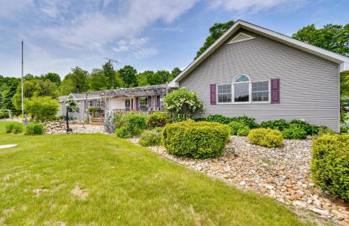 The Country House - Kalkaska Retreat with Fire Pit - Foto 30