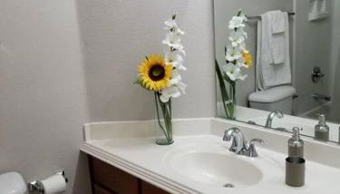 A - Fully remodeled and professionally decorated - Foto 2