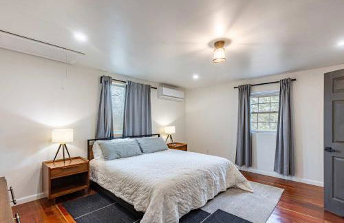 Modern 5BR Home with Mtn Views BBQ & Pool Table - Foto 5