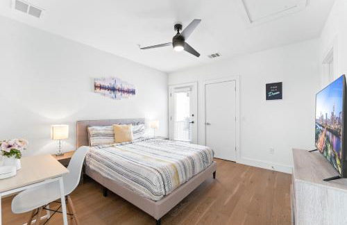 Luxe East Downtown 3BR Condo, Walk to Bars, Restaurants, Shops - Foto 33