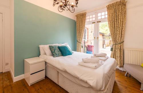 Central Caversham Traditional English House Pass the Keys - Photo 2