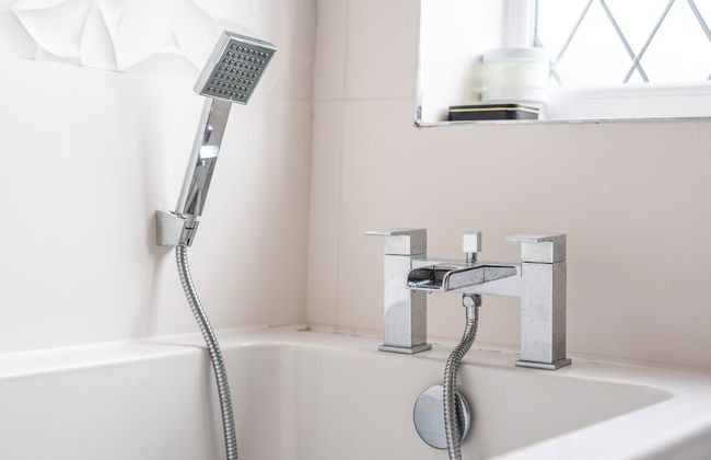 Contemporary Bright House 20 Min To Manc - Photo 29