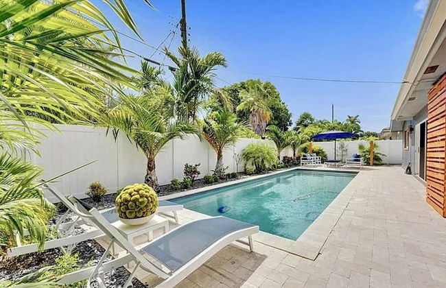 Beach Bliss 10 Mins to Waves 3BR Oasis With Pool - Foto 8