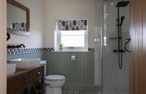 Family Country Cottage with Stunning Mountain View sleeps 12 - Foto 20