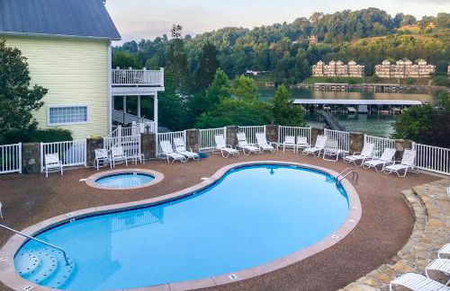 Family Lake Escape Sleeps 12 Shared Pool Dock - Foto 5