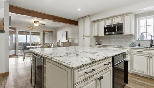 Lakefront Home w/ Private Dock, Slip, Kayaks & Paddleboards at the 7mm - Foto 3