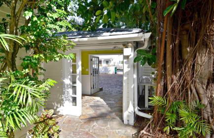 Tranquility by Avantstay Close to Duval St w/ BBQ & Shared Pool - Photo 50