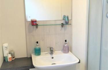 Tattershall Lakeside Lodge Indulgent wheelchair accessible 8 berth with Hot Tub - Foto 13