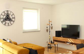 Großes Apartment mit Küche, Dusche, Badewanne, Balkon, Parkplatz vor dem Haus, ruhig gelegen, ADA4 - Foto 9