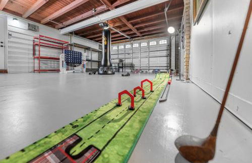 Stunning Gem Home w Heated Salt Pool & Game Room - Foto 75