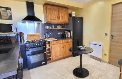 "La Colombe sous les Oliviers" Gîte jusqu'à 4 personnes - 75m2 - Sur Boooking - Rez de jardin Piscine Vue mer et lac - Foto 24