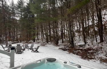 Catskill MNTN Escape 5 BR 3 bath Villa Hot Tub Fire Pit Best Group Stay - Foto 2