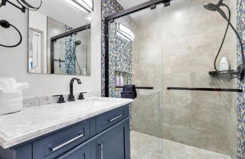 Ultimate Oceanside Retreat | Tower 9 Across from the Beach - Foto 9