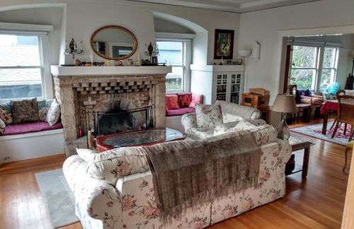 Summer-house OASIS on quiet street in ROCKRIDGE - Photo 5