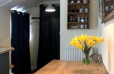 Lyme Clifftop Hideaway - Photo 24