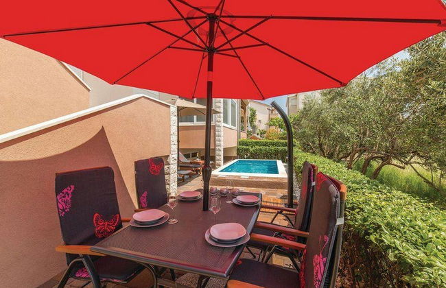 Charming Villa With Outdoor Pool, Bbq, and Sun Deck in Tranquil Kaštela Area - Foto 24