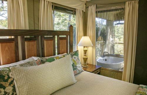 Luxury Family Tree Tent with Private Deck, Soaking Tub & Pizza Oven Near Waterfalls, Zirconia, North Carolina - Foto 7