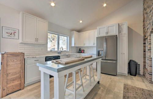 2 Living Areas, Tennis! Waterfront Suttons Bay Gem - Foto 11