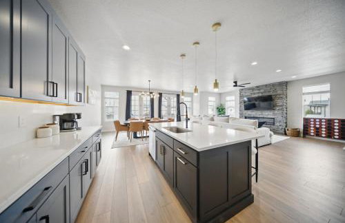 BRAND NEW Scenic Luxury Mountain Retreat - Foto 17